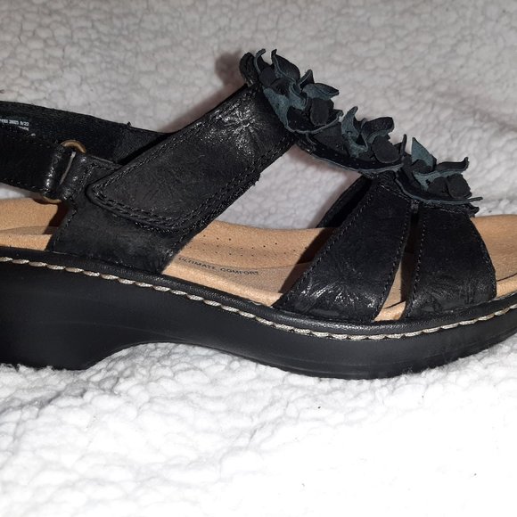 NWT Clarks Collection Women's Size 8 Med BLACK TEXTILE Floral Detail Sandals - Picture 12 of 12
